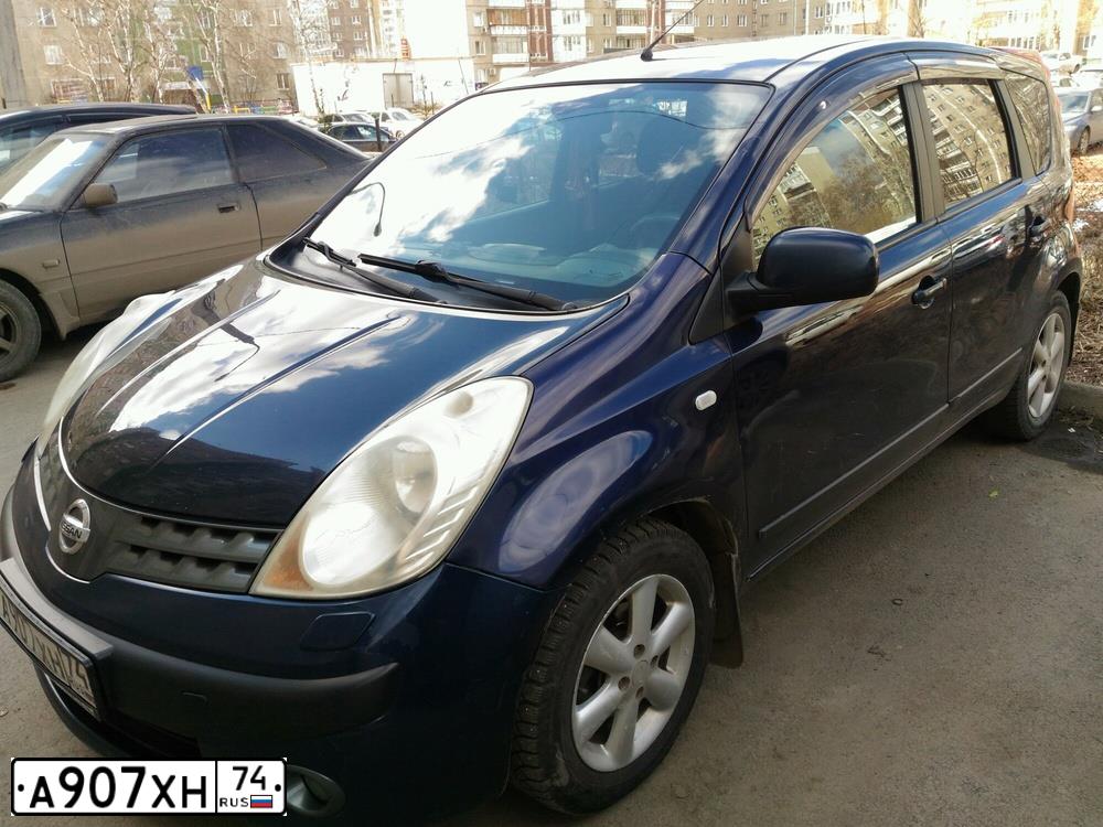 Фото автомобиля NISSAN NOTE, 2006 — госномер А907ХН74. Цвет: ТЕМНО-СИНИЙ