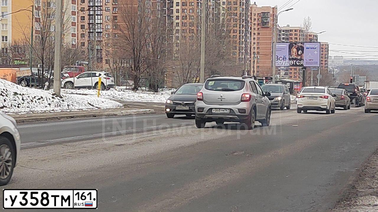 Фото автомобиля HYUNDAI SOLARIS, 2014 — госномер У358ТМ161. Цвет: БЕЛЫЙ