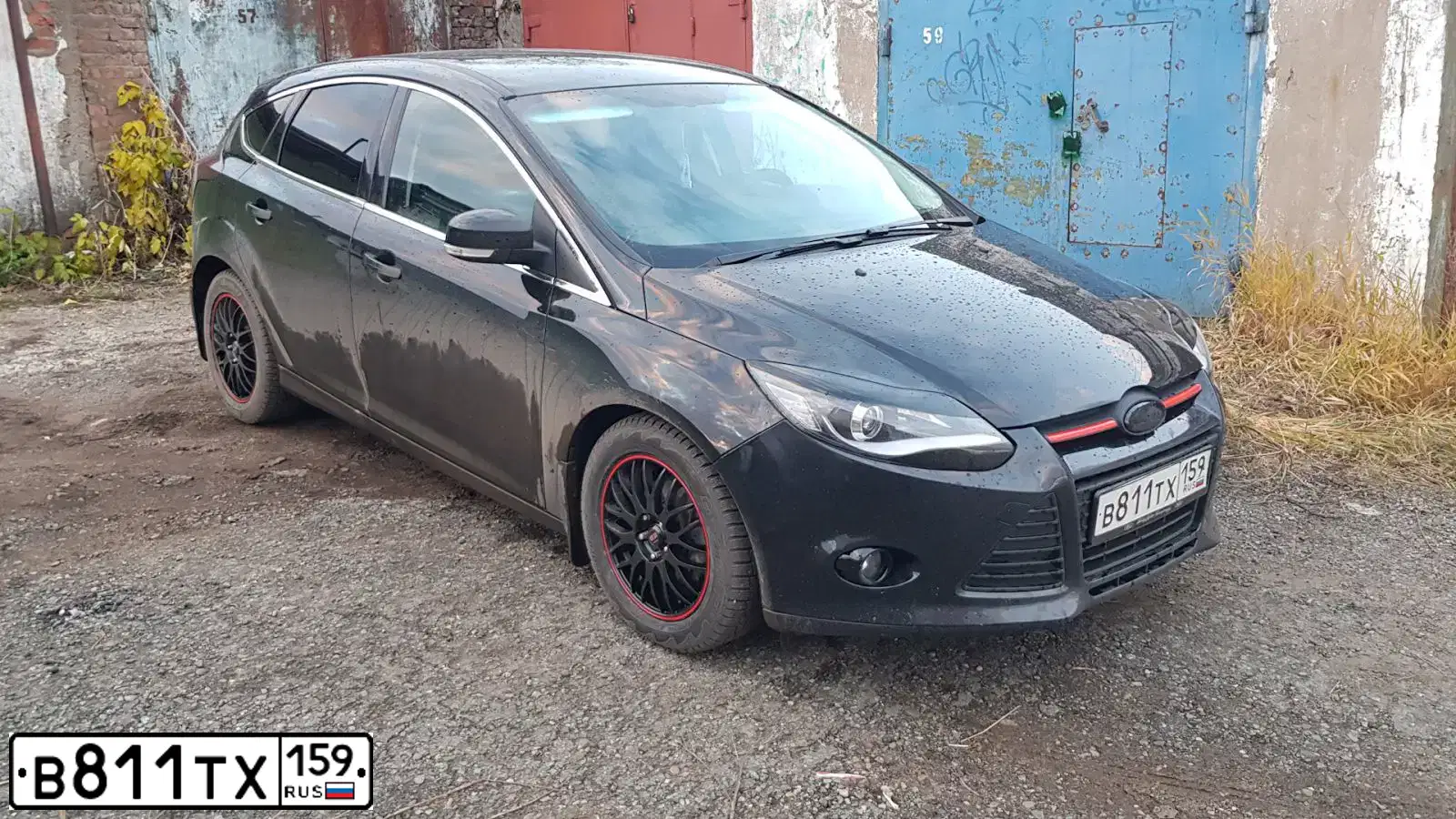 Фото автомобиля FORD FOCUS, 2013 — госномер В648АВ702. Цвет: ЧЕРНЫЙ