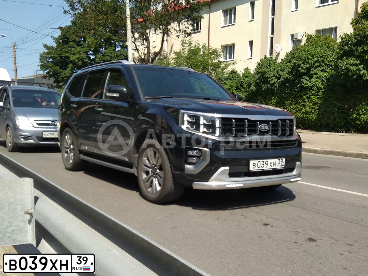Фото автомобиля TOYOTA LANDCRUISER, 2010 — госномер Р155ХО39. Цвет: Серый
