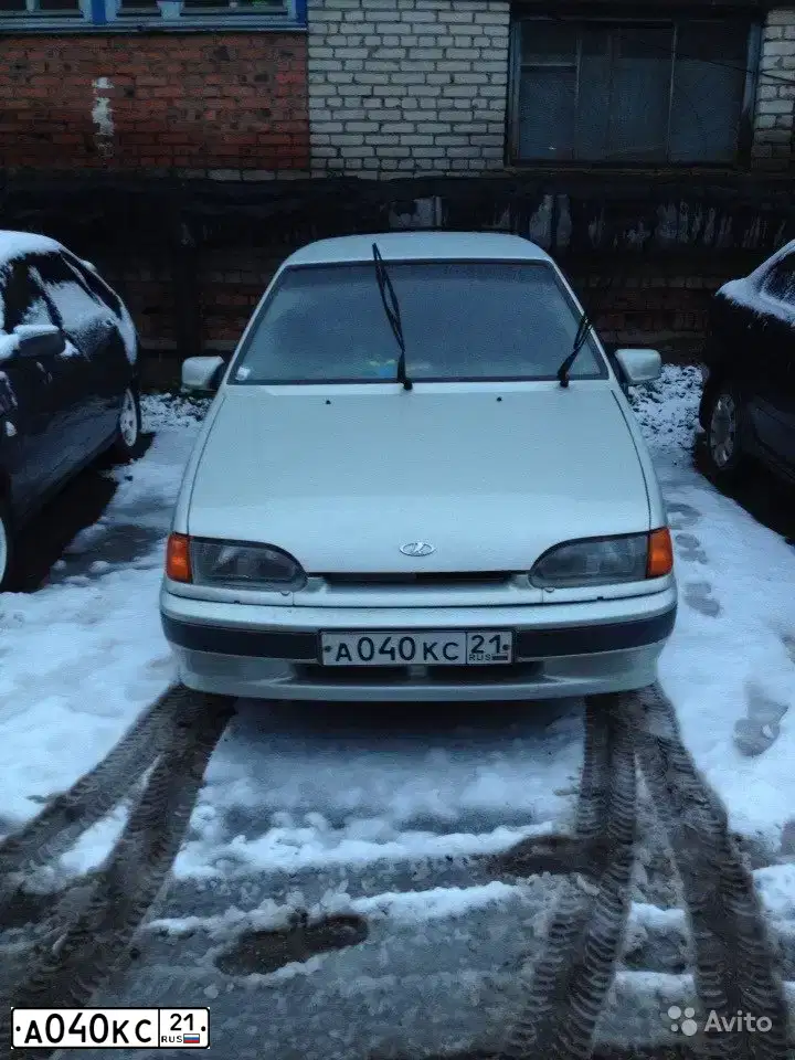Фото автомобиля LADA 2113 SAMARA, 2006 — госномер А040КС21. Цвет: МОЛОЧНО-БЕЛЫЙ СЕРЕБРИСТЫЙ
