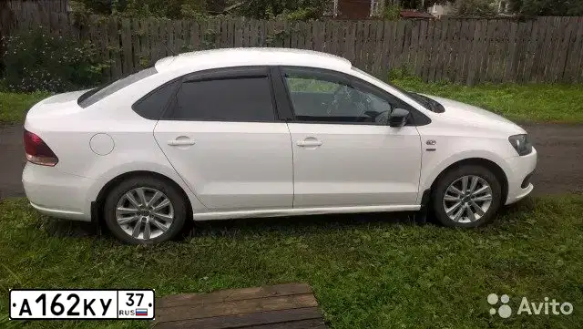 Фото автомобиля VOLKSWAGEN POLO, 2013 — госномер А162КУ37. Цвет: БЕЛЫЙ
