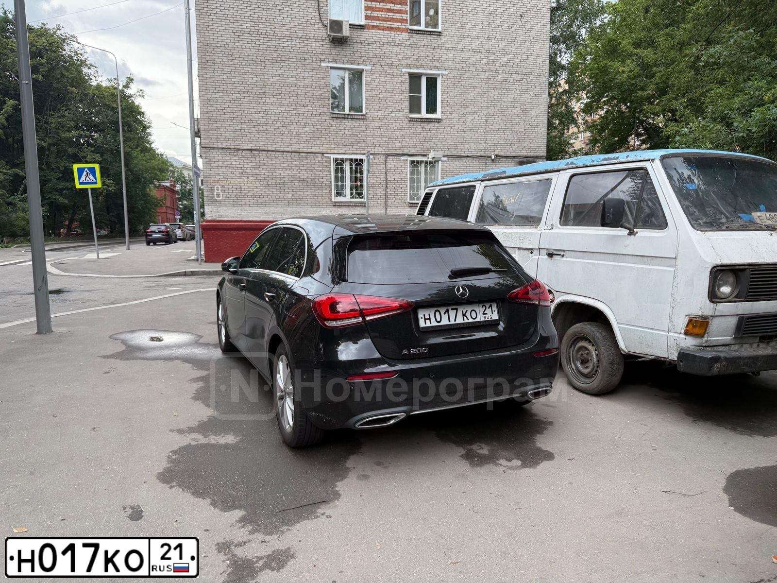 Фото автомобиля MERCEDES A-KLASSE, 2018 — госномер Н017КО21. Цвет: ЧЕРНЫЙ