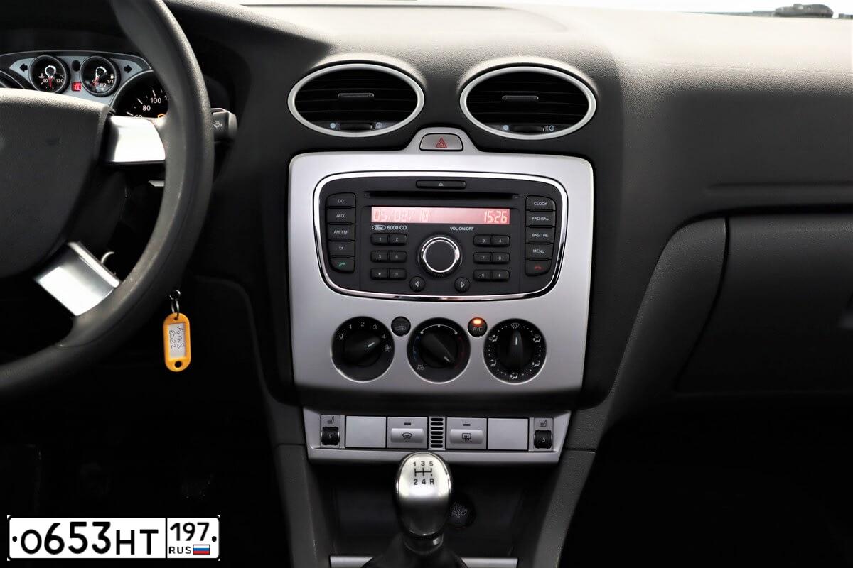 Фото автомобиля FORD FOCUS, 2011 — госномер С679НЕ790. Цвет: Серый