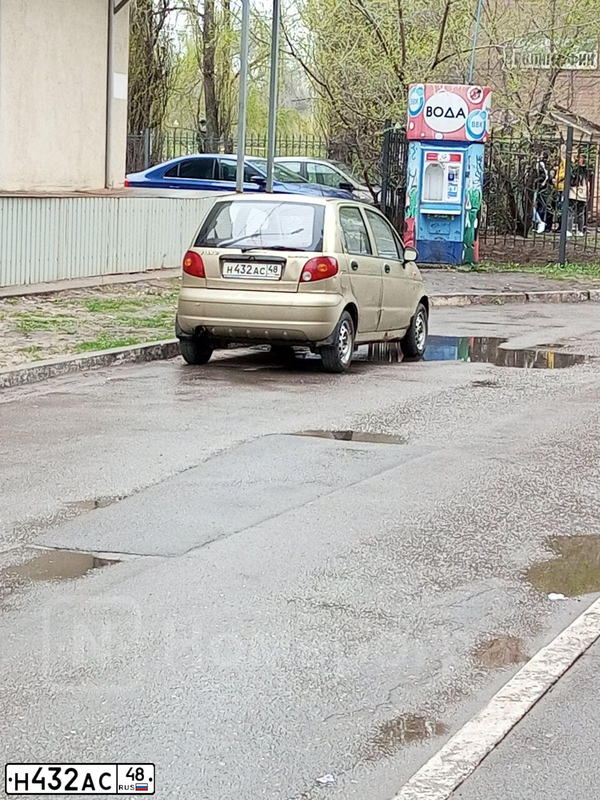 Фото автомобиля DAEWOO MATIZ, 2010 — госномер Н432АС48. Цвет: ПЕСОЧНЫЙ