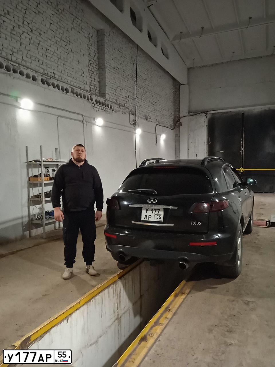 Фото автомобиля INFINITI QX70 /FX/, 2003 — госномер У177АР55. Цвет: ЧЕРНЫЙ