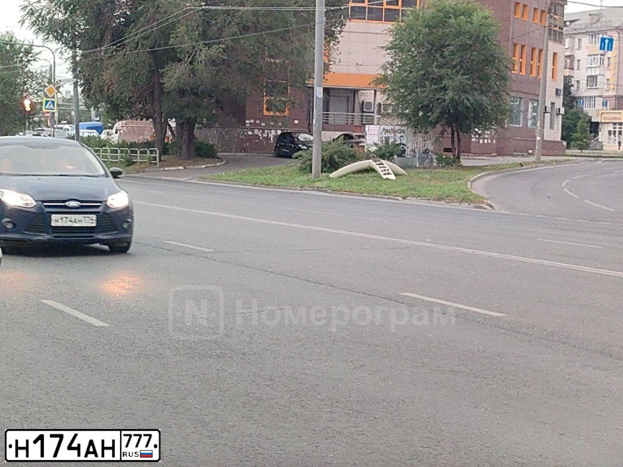 Фото автомобиля FORD FOCUS, 2013 — госномер К427ЕВ550. Цвет: СЕРЕБРИСТЫЙ