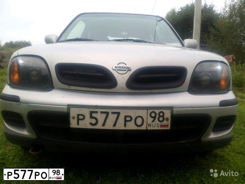 Фото автомобиля NISSAN MICRA, 2001 — госномер Р577РО98. Цвет: Серебристый