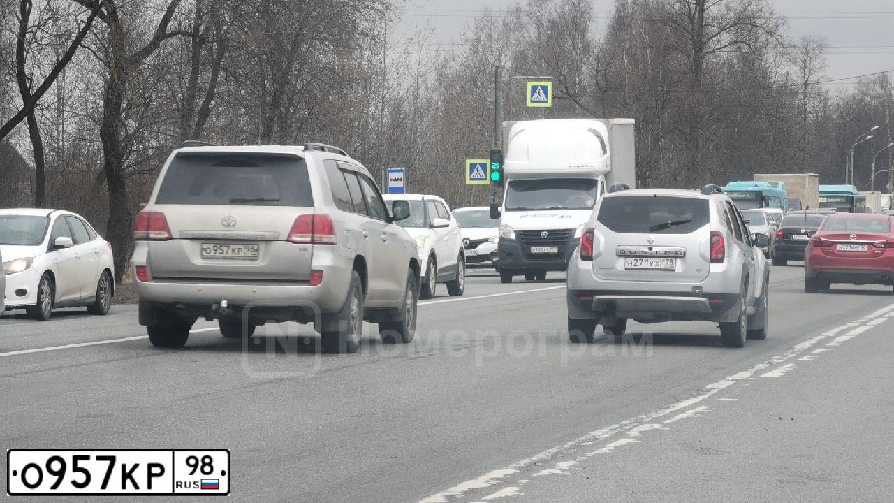 Фото автомобиля MERCEDES M-KLASSE, 1999 — госномер Р710ТН178. Цвет: Темно-синий