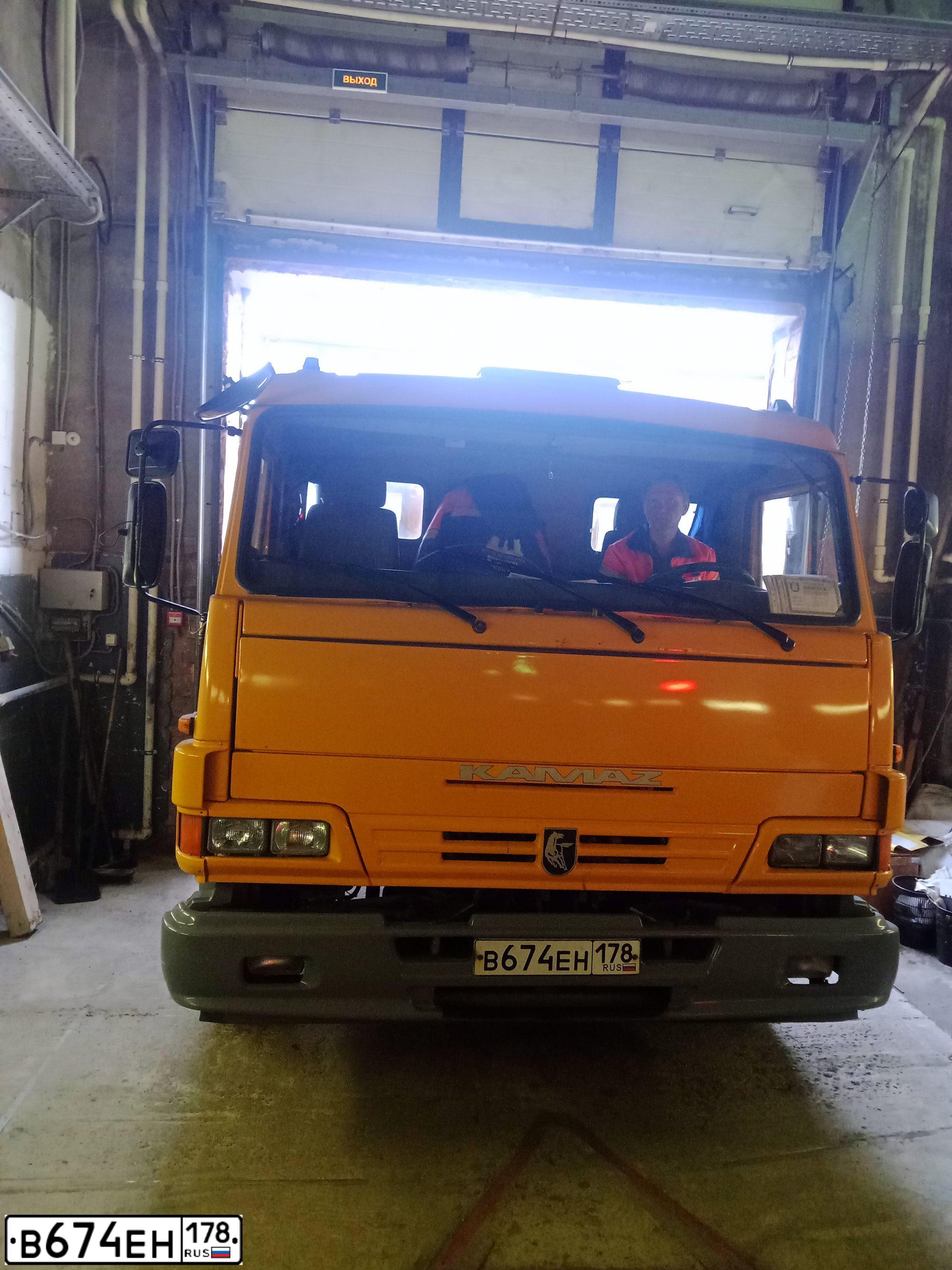 Фото автомобиля KAMAZ 4308 /4X2/, 2010 — госномер В674ЕН178. Цвет: ЖЁЛТЫЙ