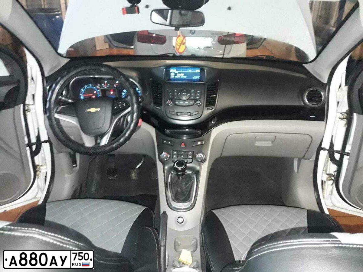 Фото автомобиля CHEVROLET ORLANDO, 2013 — госномер А880АУ750. Цвет: Белый