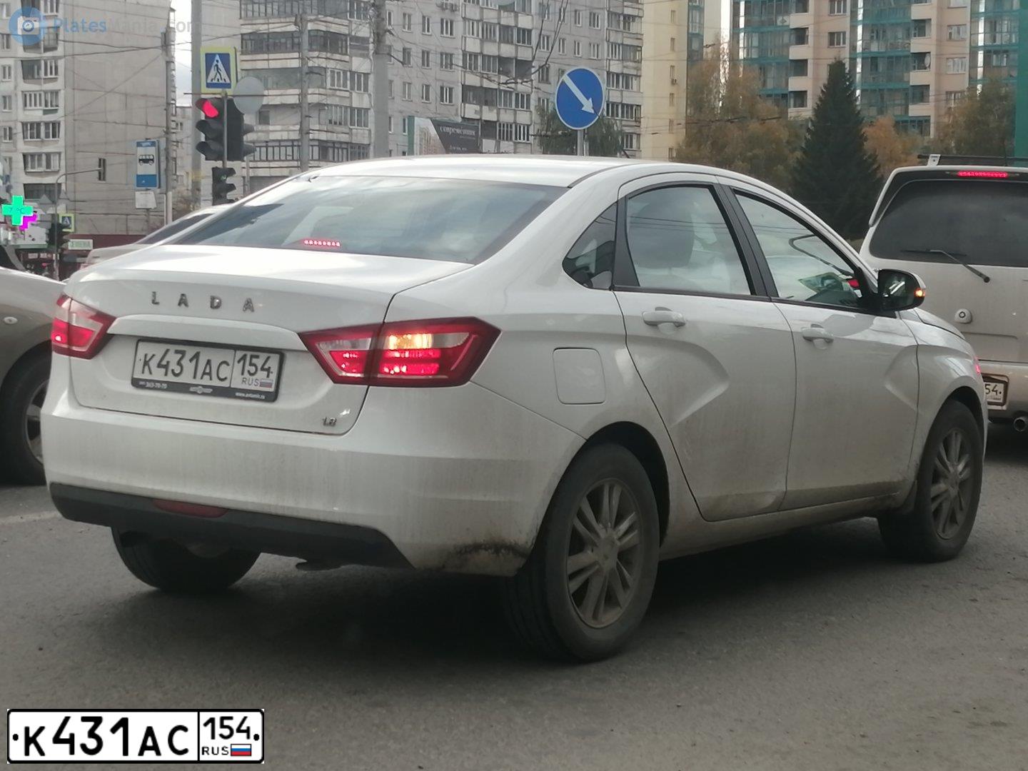 Фото автомобиля LADA VESTA, 2017 — госномер К431АС154. Цвет: Белый