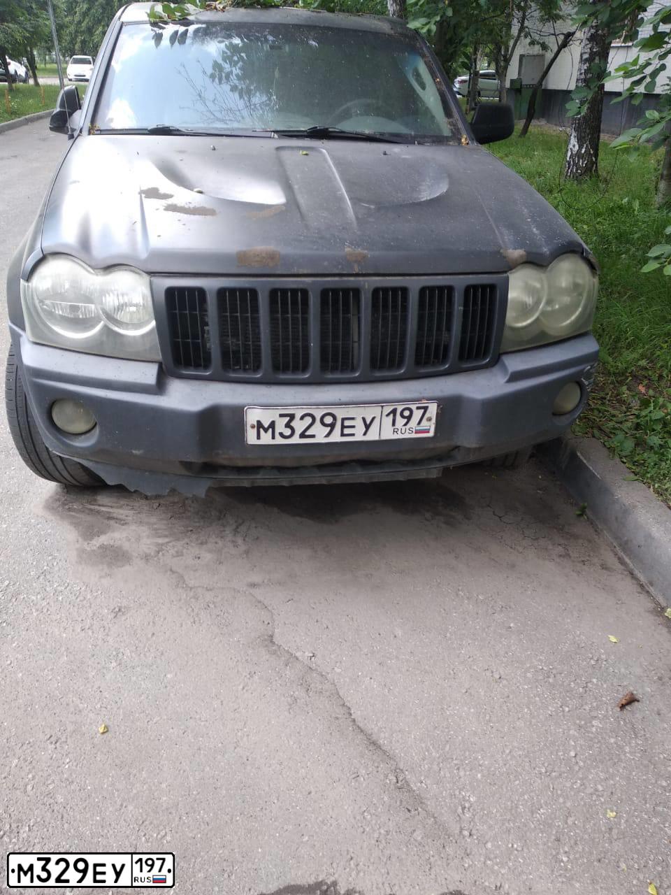 Фото автомобиля JEEP GRAND CHEROKEE, 2005 — госномер М329ЕУ197. Цвет: ЧЕРНЫЙ