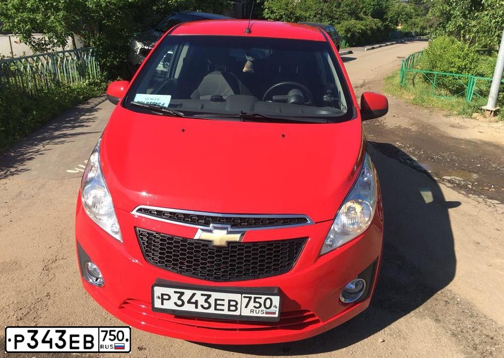 Фото автомобиля CHEVROLET SPARK, 2013 — госномер Т090ТХ62. Цвет: Красный