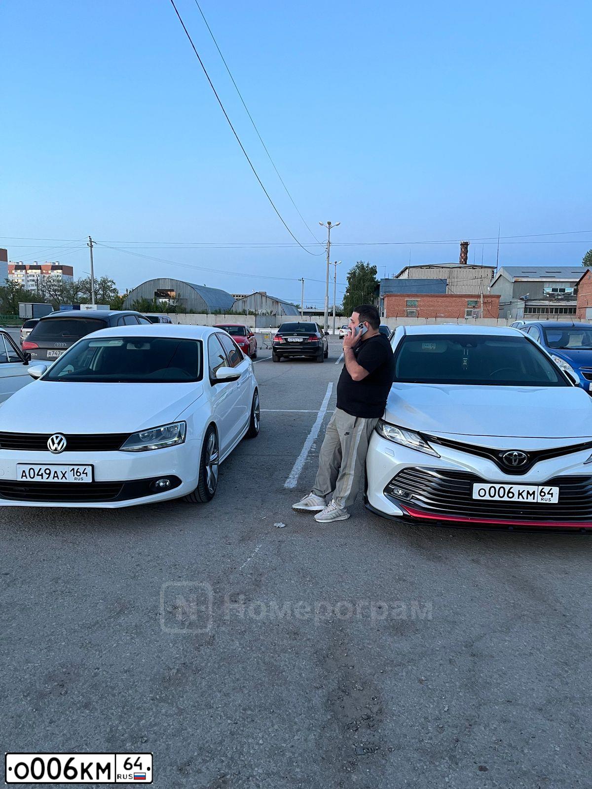 Фото автомобиля LADA 2110 LADA, 2005 — госномер О006КМ64. Цвет: СВЕТЛО СЕРЕБРИСТЫЙ МЕТАЛЛ