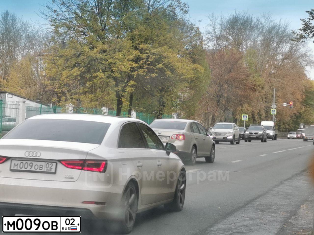 Фото автомобиля SKODA OCTAVIA, 2011 — госномер М009ОВ02. Цвет: БЕЛЫЙ