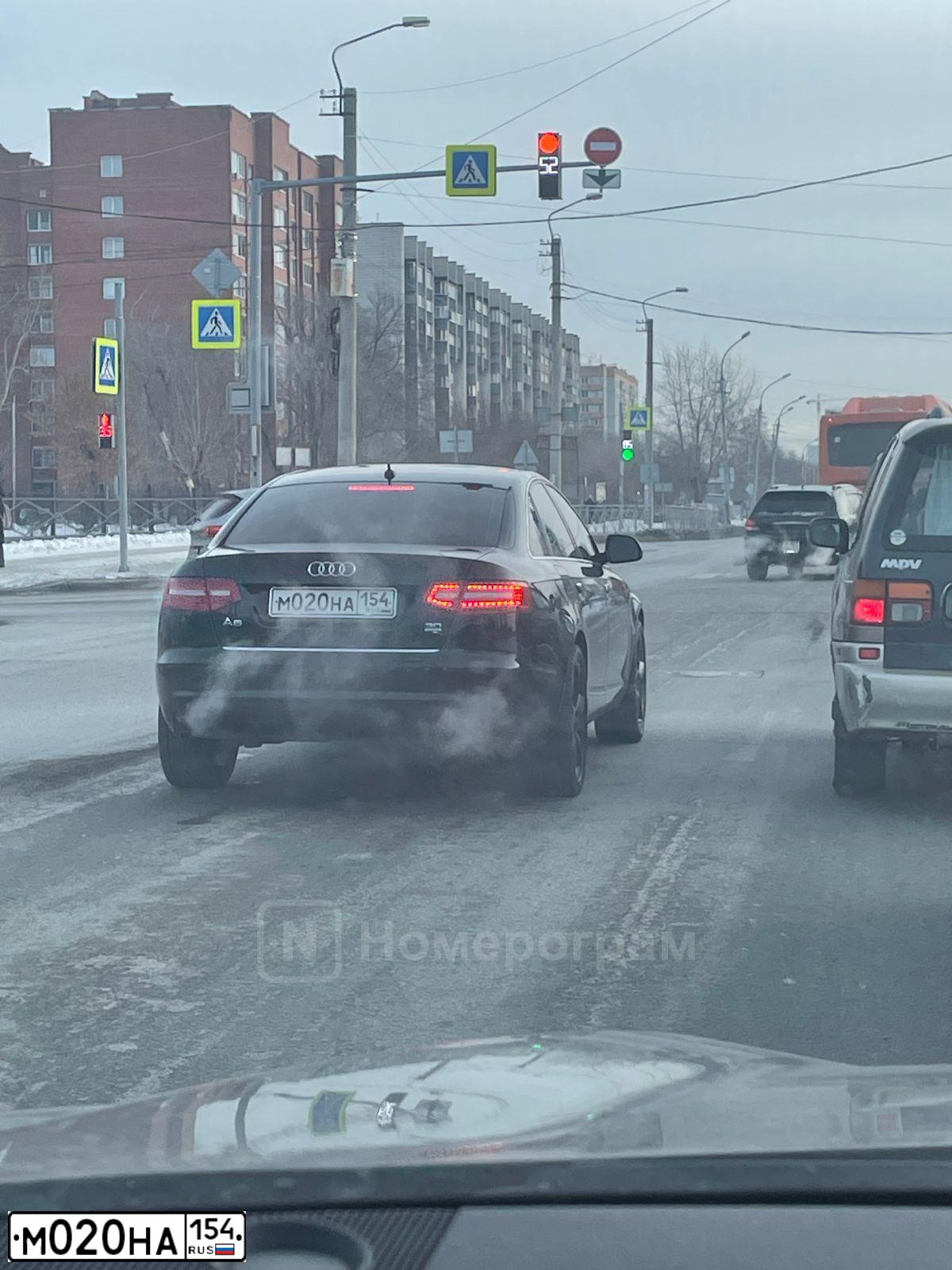 Фото автомобиля AUDI A6, 2010 — госномер М020НА154. Цвет: ЧЕРНЫЙ