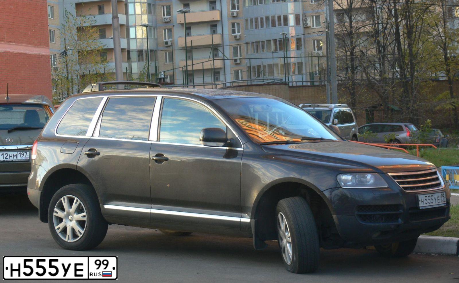 Фото автомобиля LADA 2112, 2002 — госномер Н555УЕ99. Цвет: ЯРКО-БЕЛЫЙ