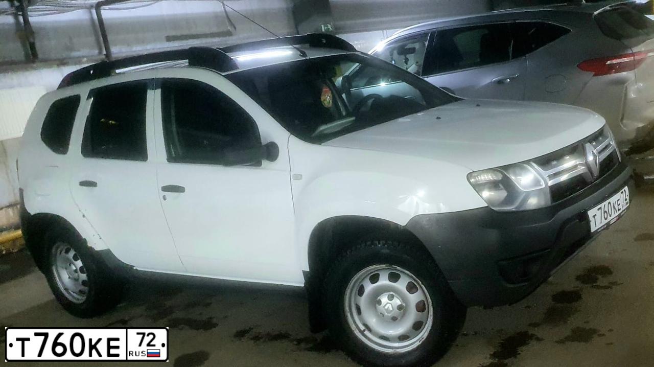 Фото автомобиля RENAULT DUSTER, 2019 — госномер Т760КЕ72. Цвет: Белый