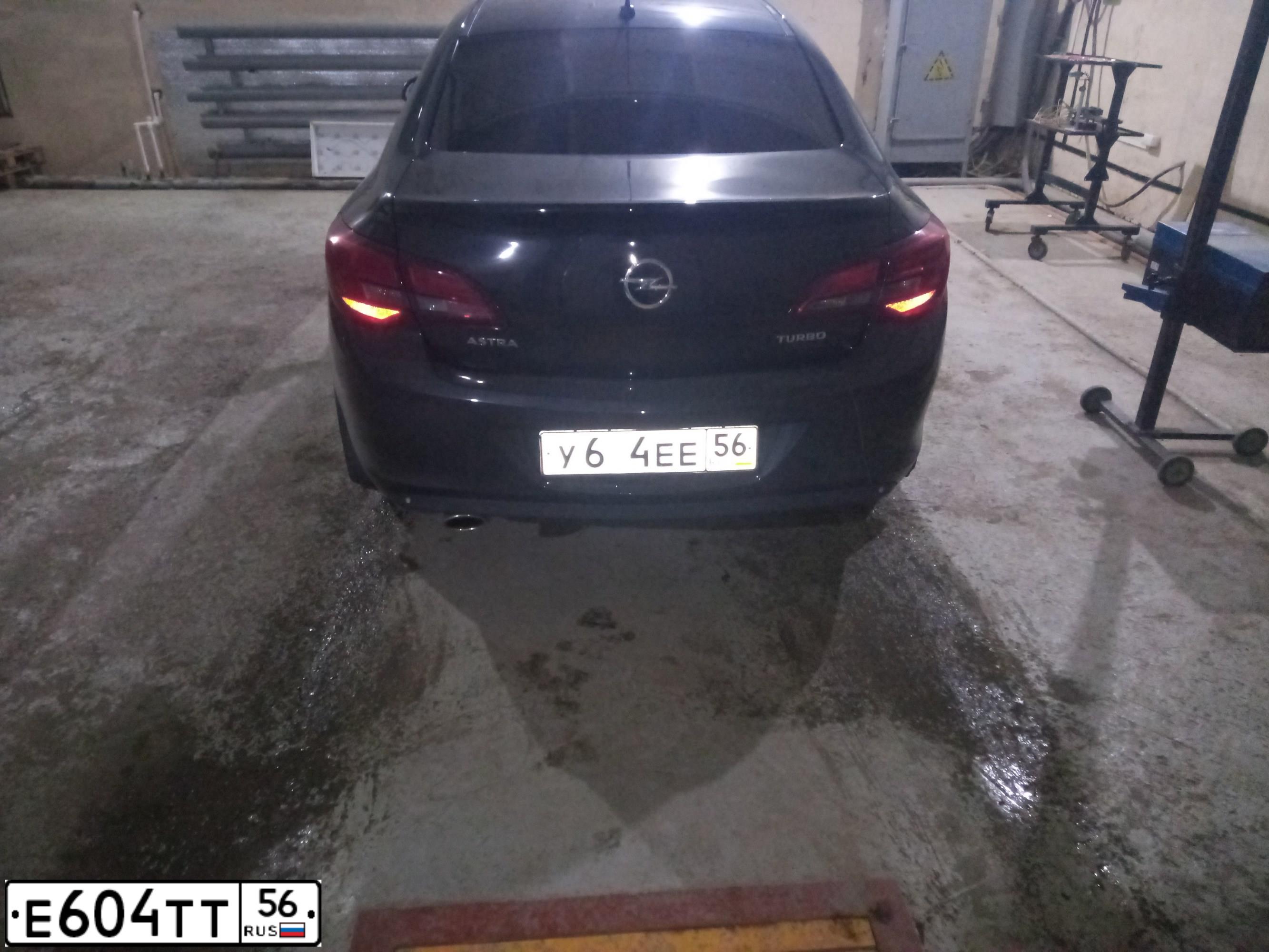 Фото автомобиля OPEL ASTRA, 2013 — госномер Е604ТТ56. Цвет: ЧЕРНЫЙ МЕТАЛЛИК