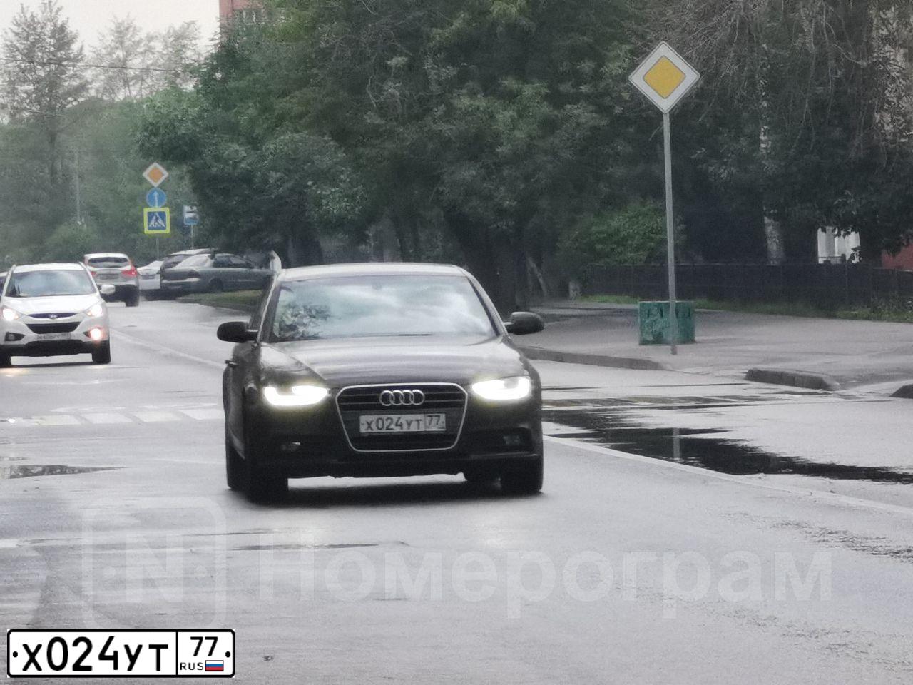 Фото автомобиля AUDI A4, 2013 — госномер М932СА13. Цвет: Коричневый
