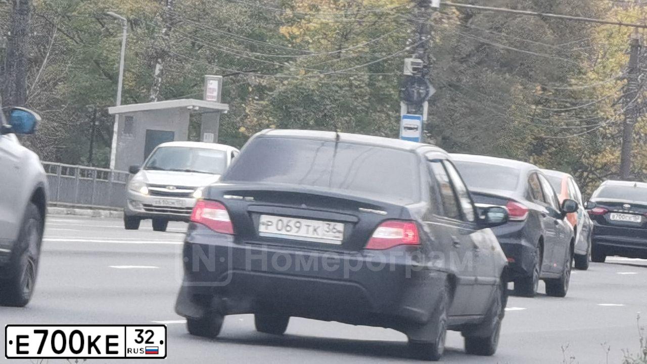 Фото автомобиля JEEP GRAND CHEROKEE, 2004 — госномер Е690НН763. Цвет: БЕЛЫЙ(СЕРЕБРИСТЫЙ