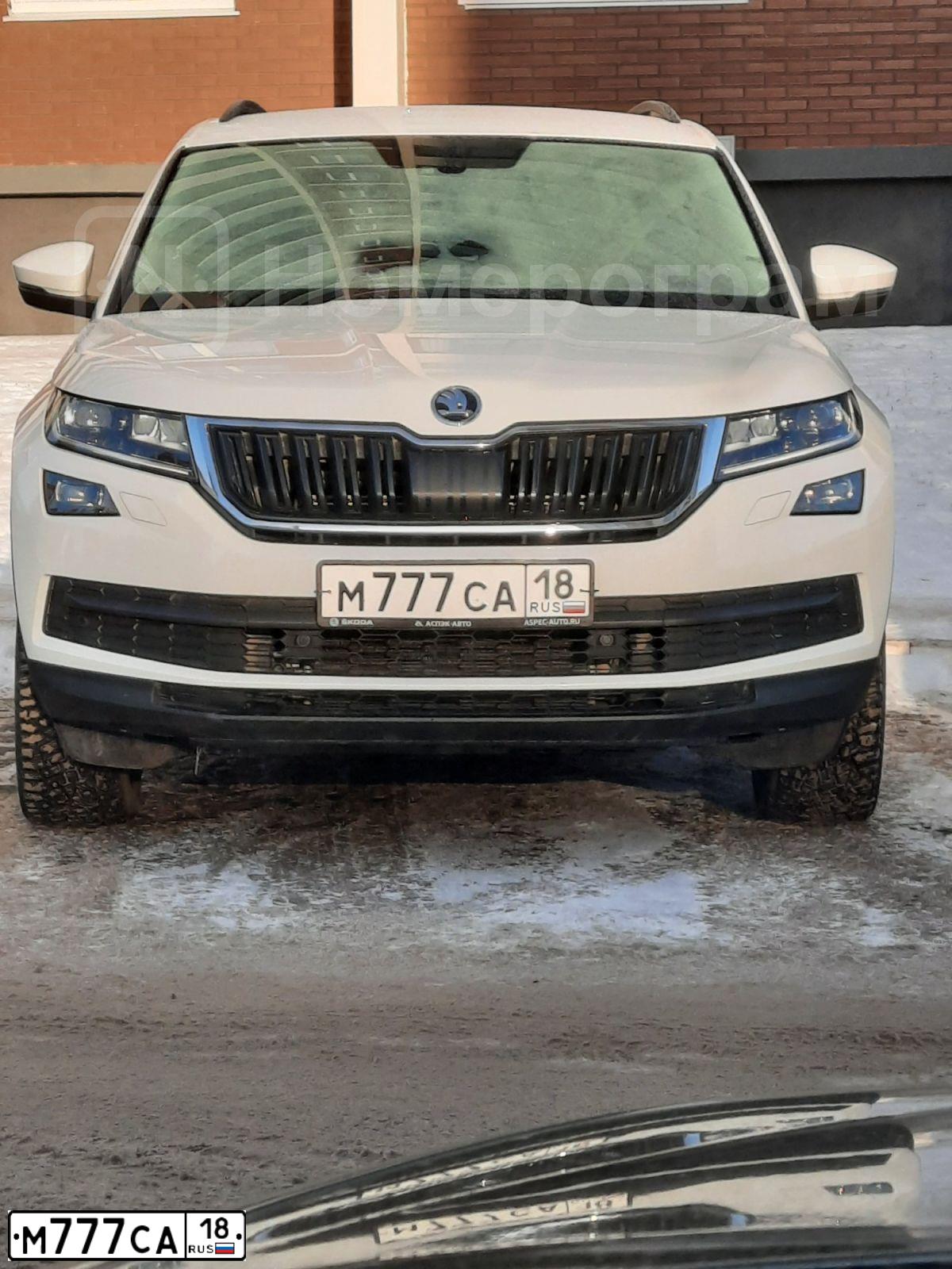 Фото автомобиля TOYOTA HIGHLANDER, 2013 — госномер М777СА18. Цвет: Серебристый