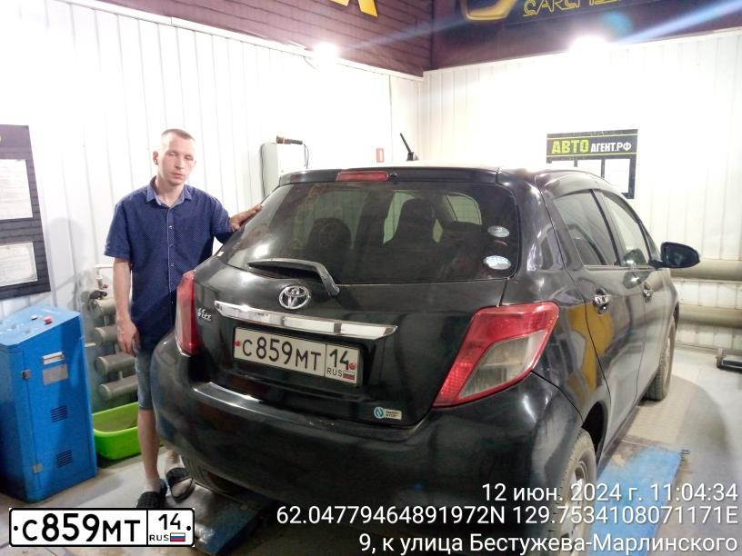 Фото автомобиля TOYOTA VITZ, 2011 — госномер С859МТ14