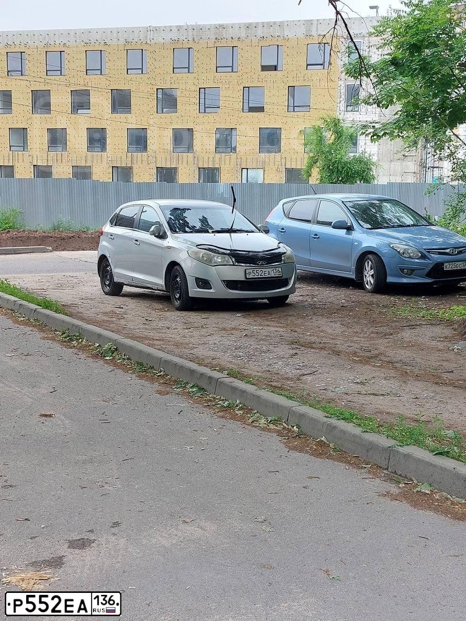 Фото автомобиля CHERY BONUS /A13/, 2011 — госномер Р552ЕА136. Цвет: СЕРЕБРИСТЫЙ