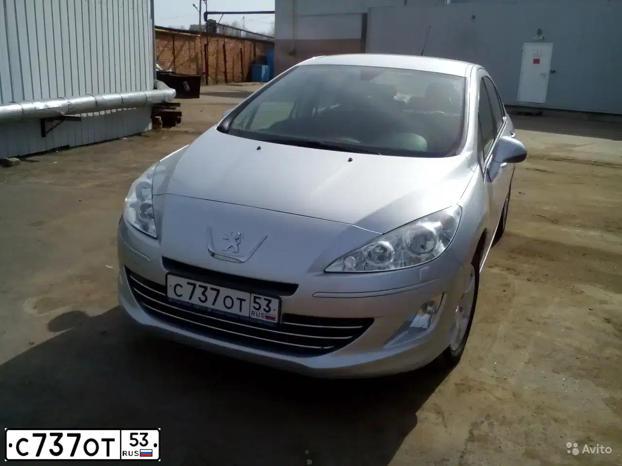 Фото автомобиля PEUGEOT 408, 2012 — госномер С737ОТ53. Цвет: серебристый