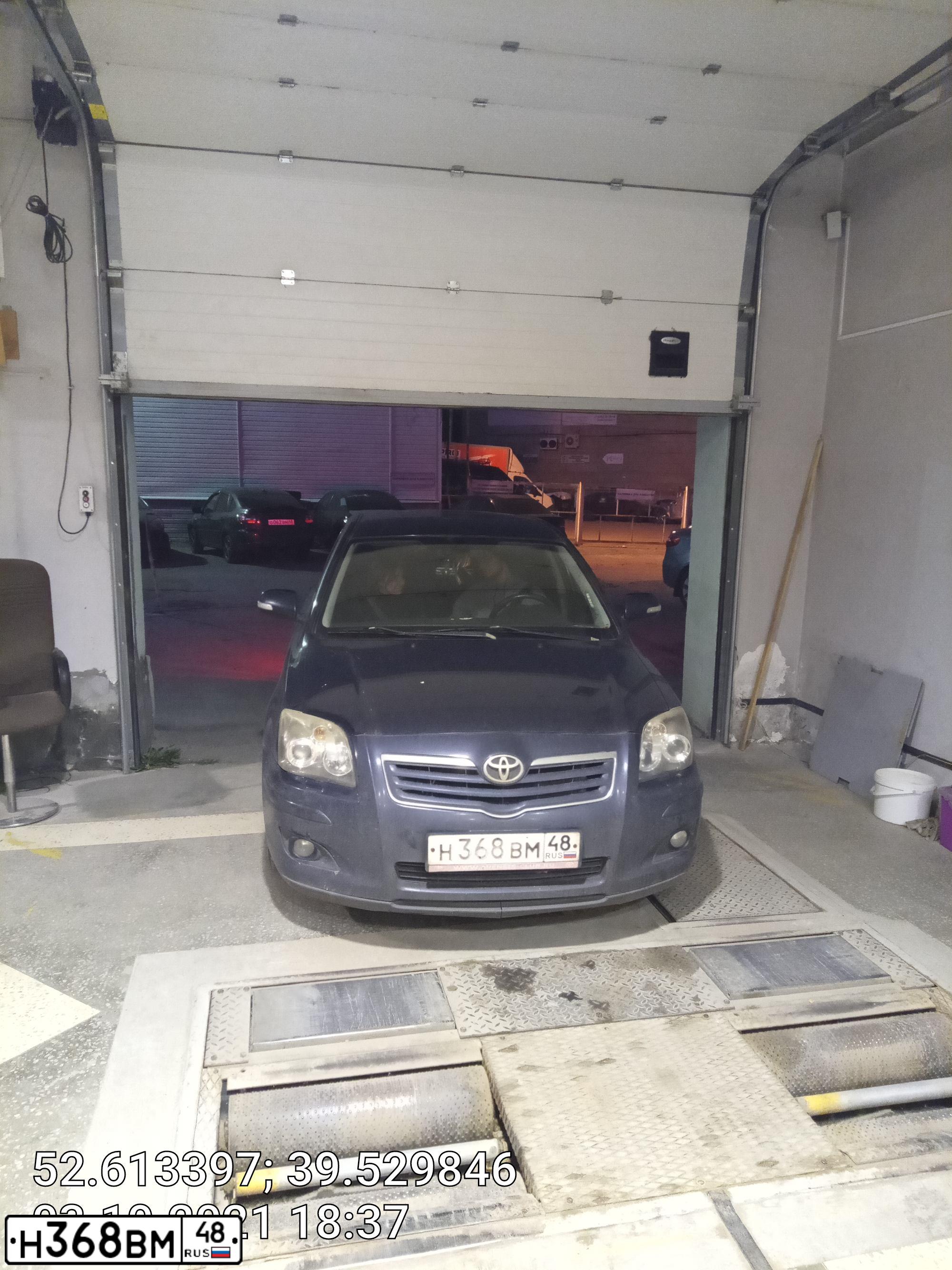 Фото автомобиля TOYOTA AVENSIS, 2007 — госномер Н368ВМ48. Цвет: ТЕМНО-СИНИЙ