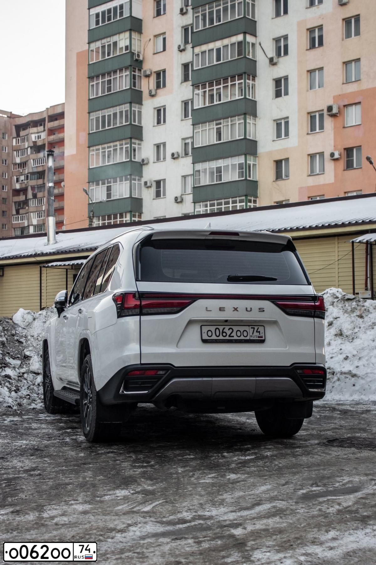 Фото автомобиля PORSCHE CAYENNE, 2008 — госномер О062ОО74. Цвет: Темно-зеленый