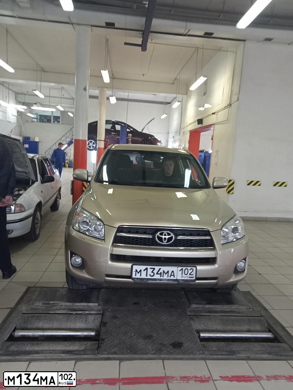 Фото автомобиля TOYOTA RAV4, 2009 — госномер М134МА102. Цвет: БЕЖЕВЫЙ
