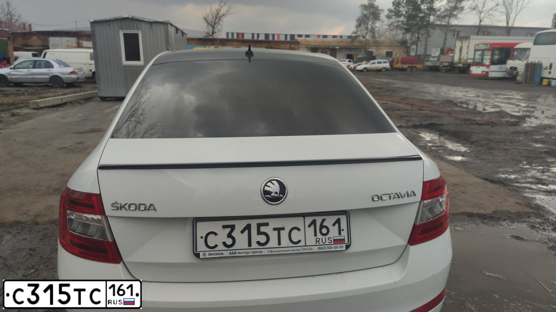 Фото автомобиля SKODA OCTAVIA, 2016 — госномер Е476ЕЕ161. Цвет: Белый