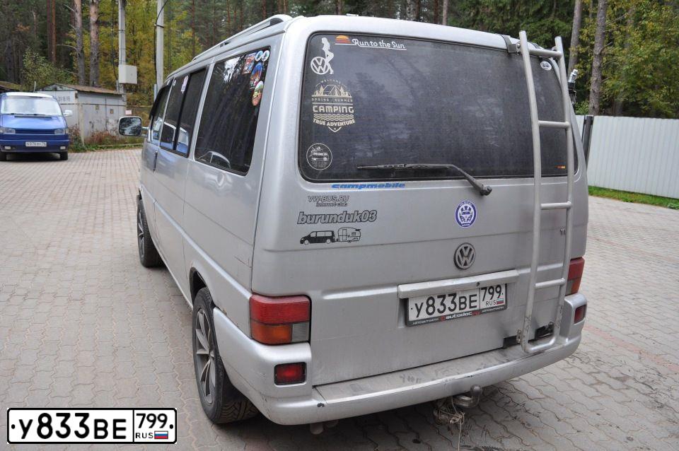 Фото автомобиля VOLKSWAGEN MULTIVAN, 2000 — госномер У833ВЕ799. Цвет: СЕРЕБРИСТЫЙ