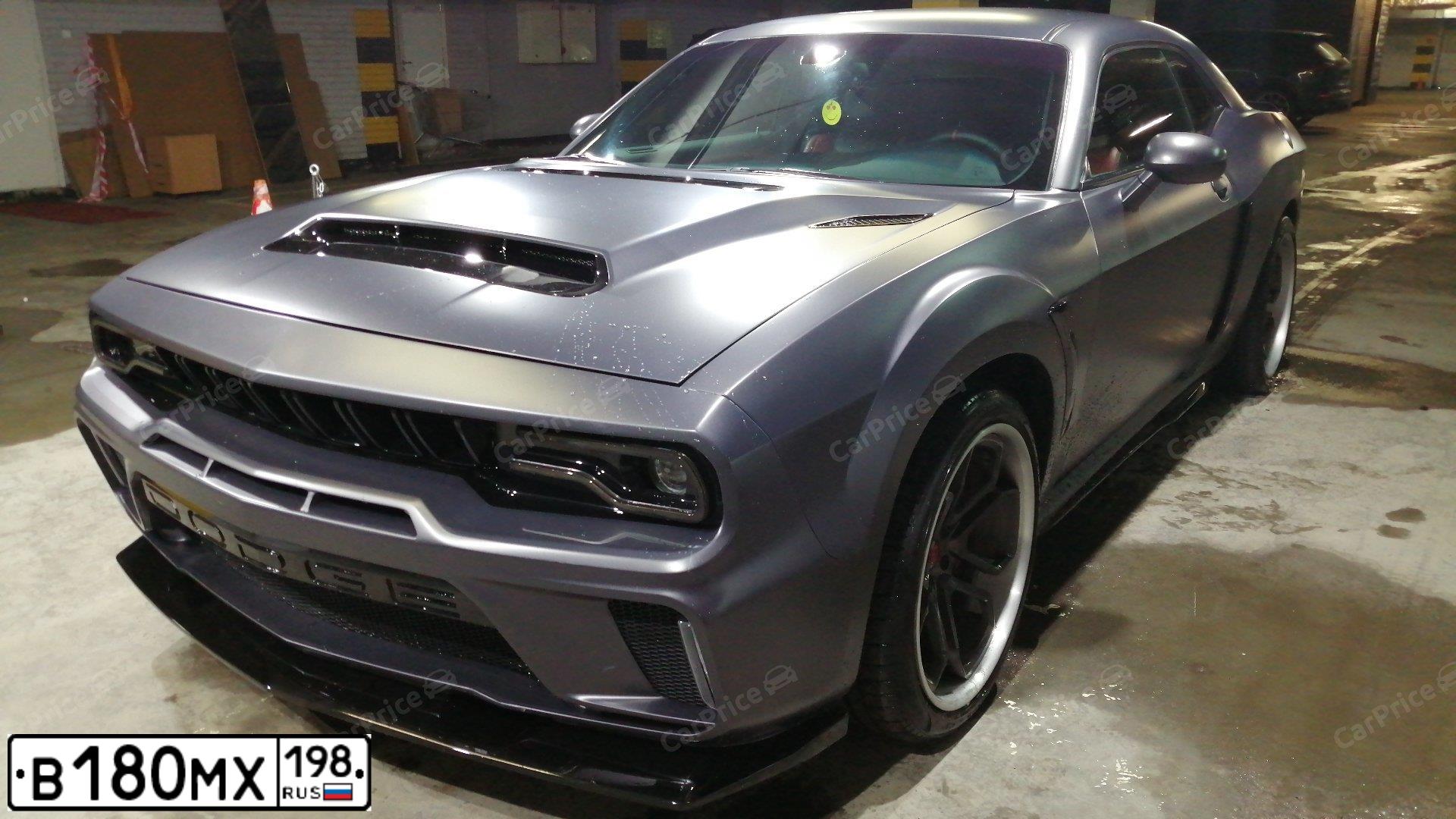 Фото автомобиля DODGE CHALLENGER, 2015 — госномер В180МХ198. Цвет: Серый