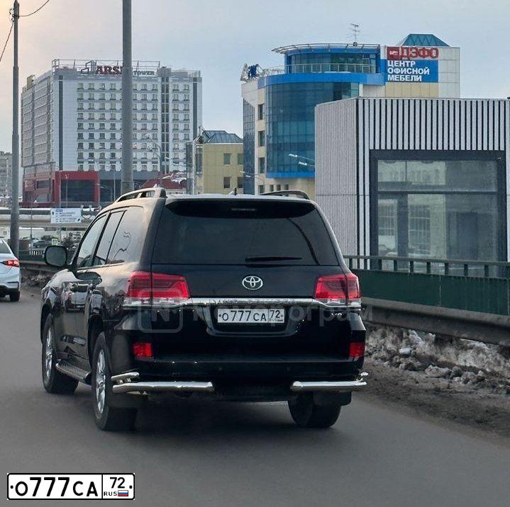 Фото автомобиля TOYOTA LANDCRUISER 200, 2018 — госномер Р888РЕ72. Цвет: ЧЕРНЫЙ