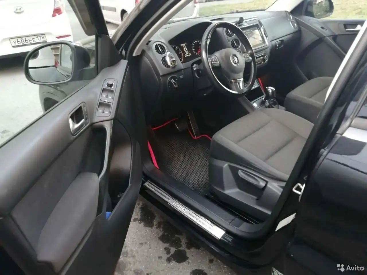 Фото автомобиля HYUNDAI SOLARIS, 2016 — госномер У686ЕЕ178. Цвет: БЕЛЫЙ