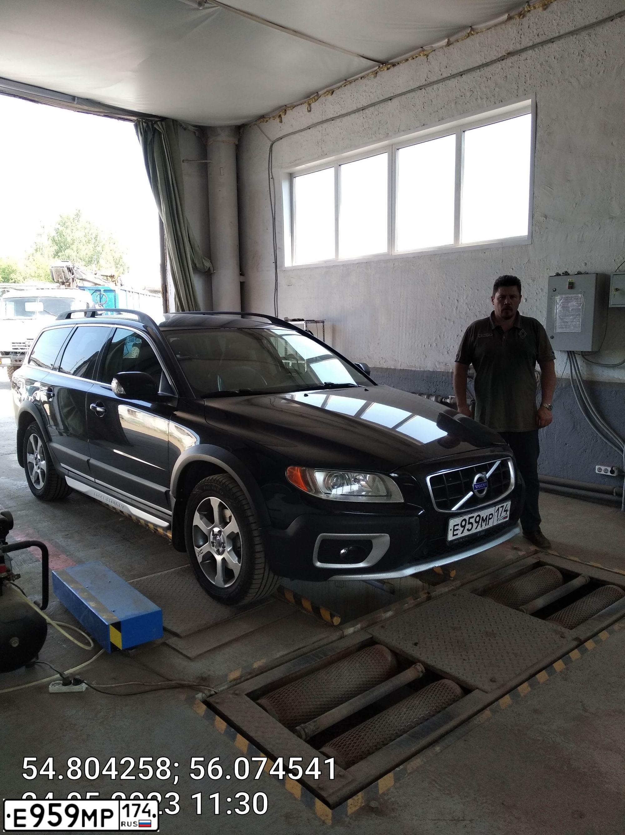 Фото автомобиля VOLVO XC70, 1910 — госномер Е959МР174. Цвет: ЧЕРНЫЙ