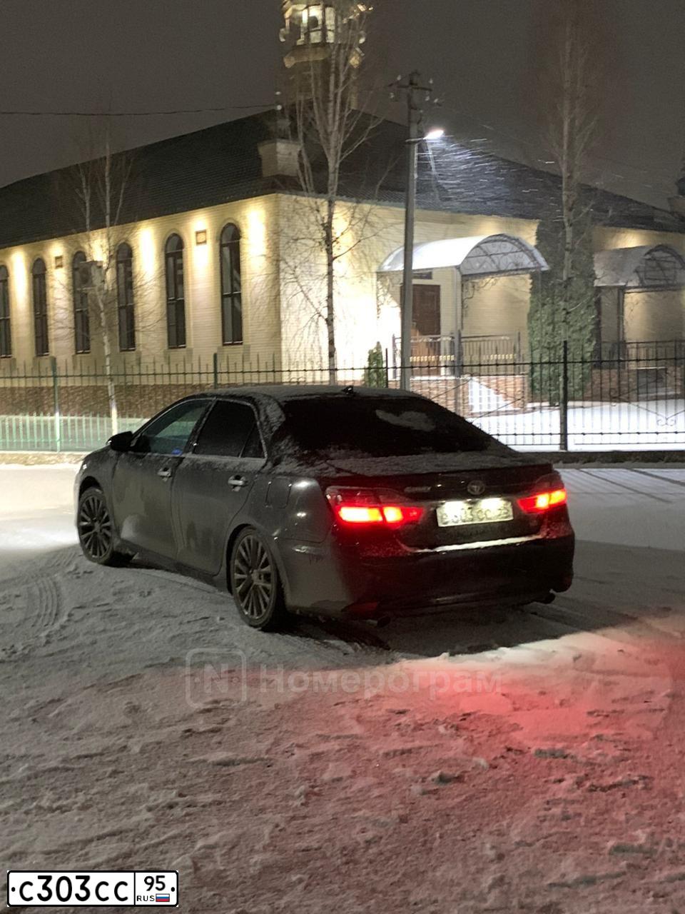 Фото автомобиля TOYOTA CAMRY, 2017 — госномер Е777АН07. Цвет: ЧЕРНЫЙ МЕТАЛЛИК