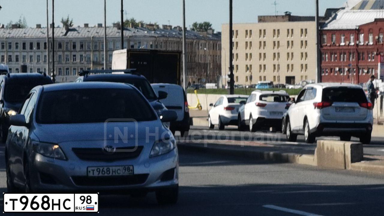 Фото автомобиля TOYOTA AVENSIS, 2004 — госномер Т915АК196. Цвет: СЕРЫЙ