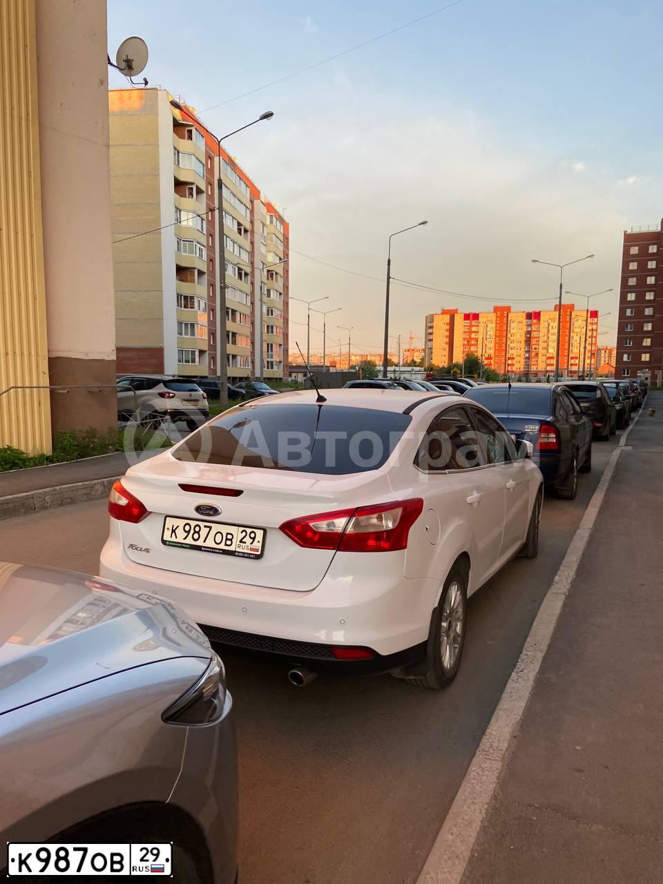 Фото автомобиля FORD FOCUS, 2013 — госномер О158ТК06. Цвет: СЕРЕБРИСТЫЙ