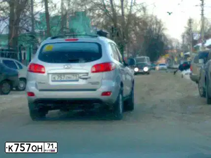 Фото автомобиля HYUNDAI SANTA FE, 2008 — госномер В404ВК32. Цвет: СЕРЕБРИСТЫЙ