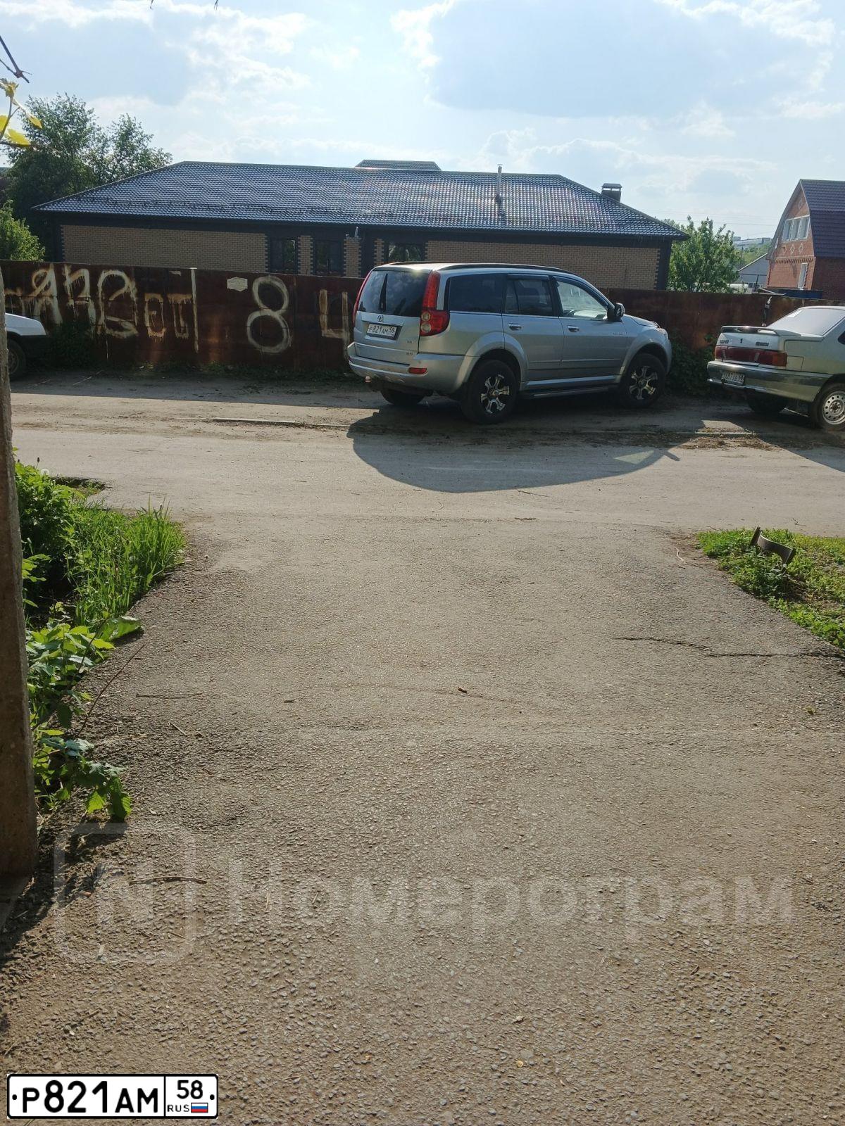 Фото автомобиля GREAT WALL H5, 2012 — госномер Р821АС58. Цвет: СВЕТЛО-СЕРЫЙ