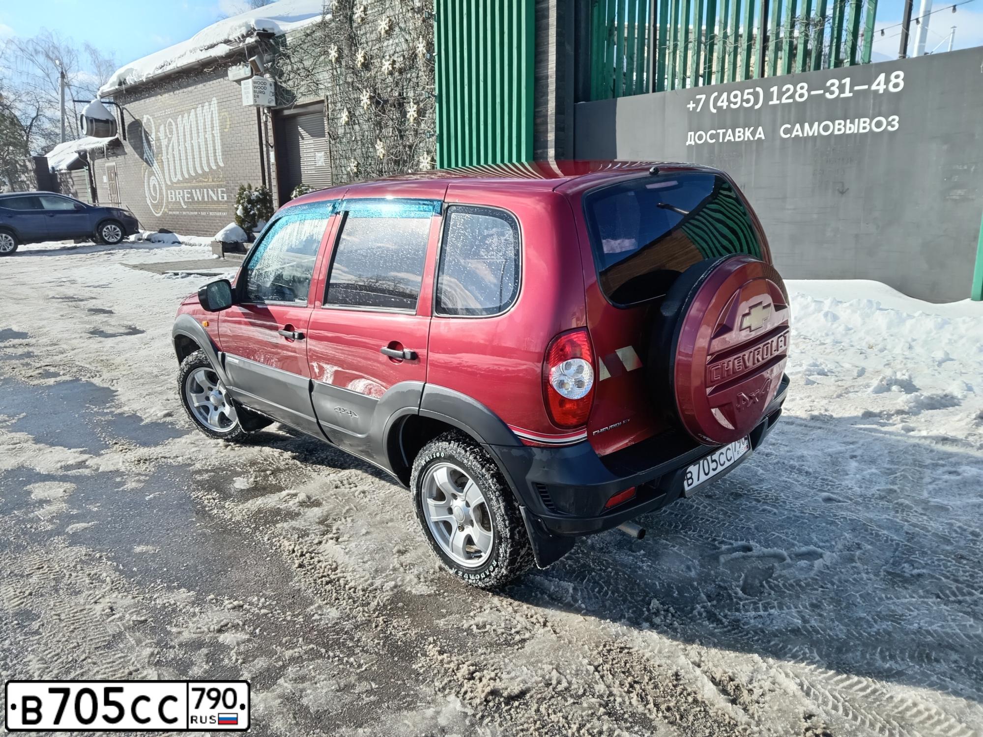 Фото автомобиля CHEVROLET NIVA, 2009 — госномер В705СС790. Цвет: Ярко-красный металлик