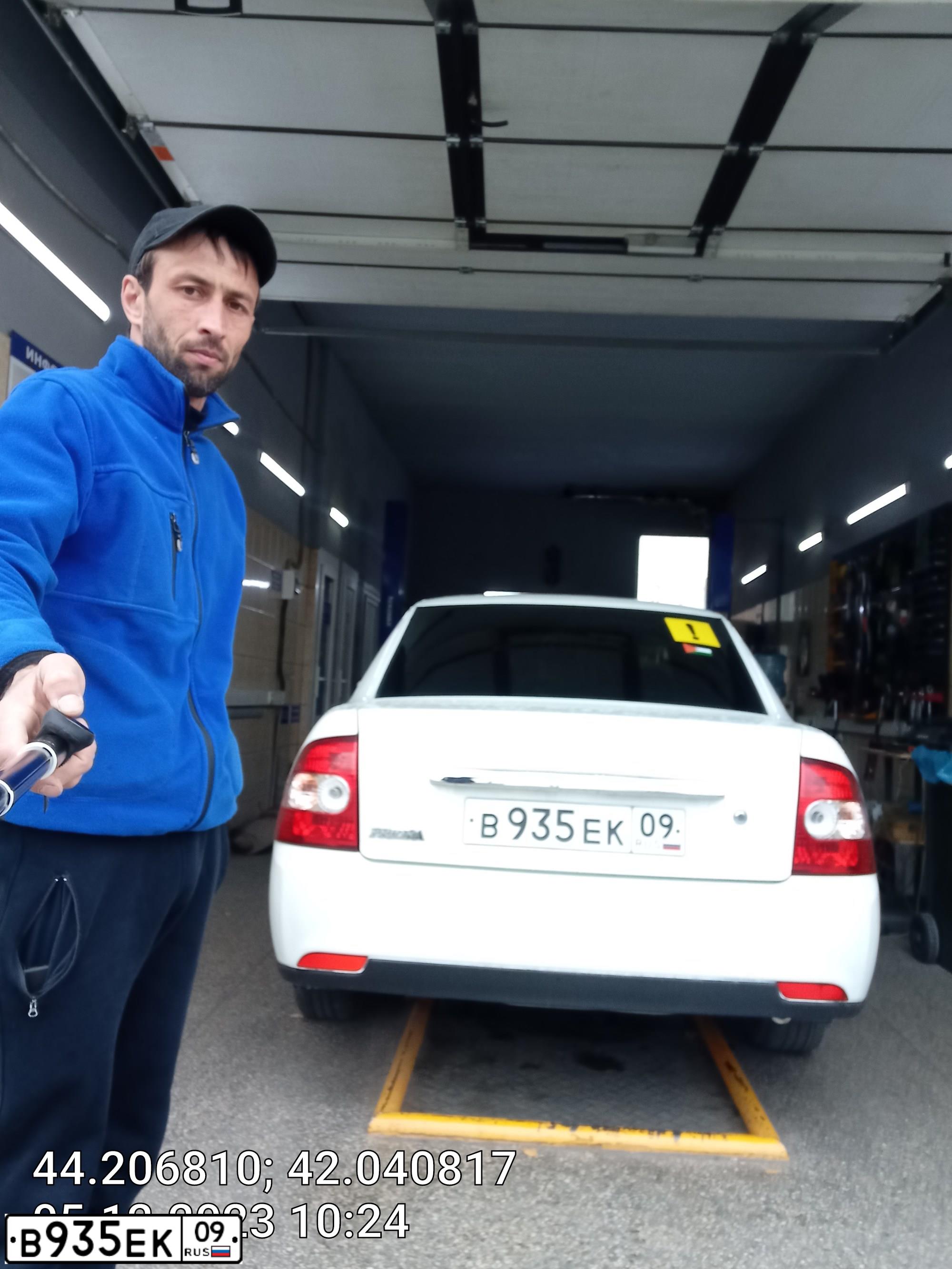Фото автомобиля LADA 2170 PRIORA, 2013 — госномер В483УУ09. Цвет: Белый
