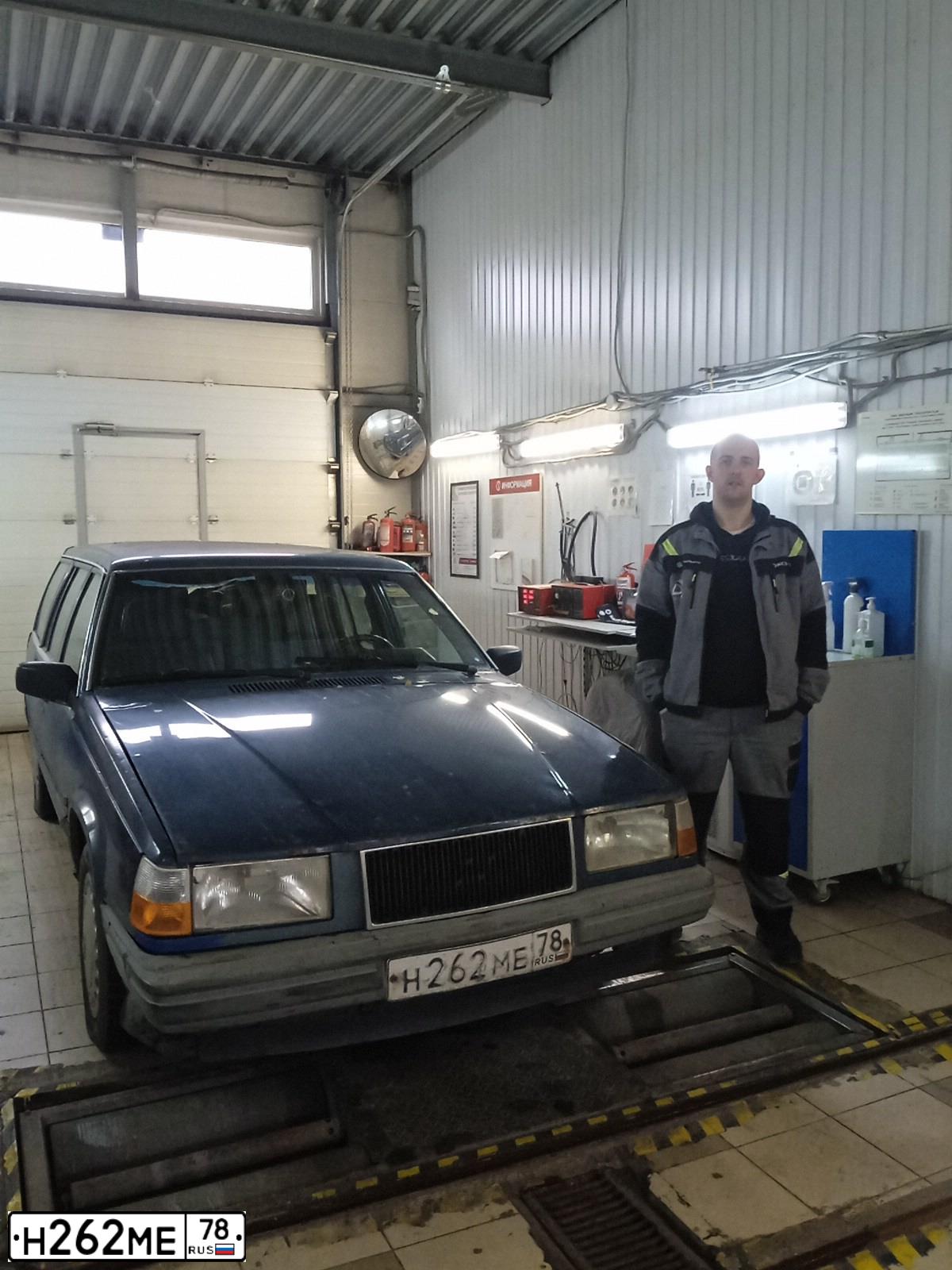Фото автомобиля VOLVO 740, 1990 — госномер К394НК147. Цвет: синий