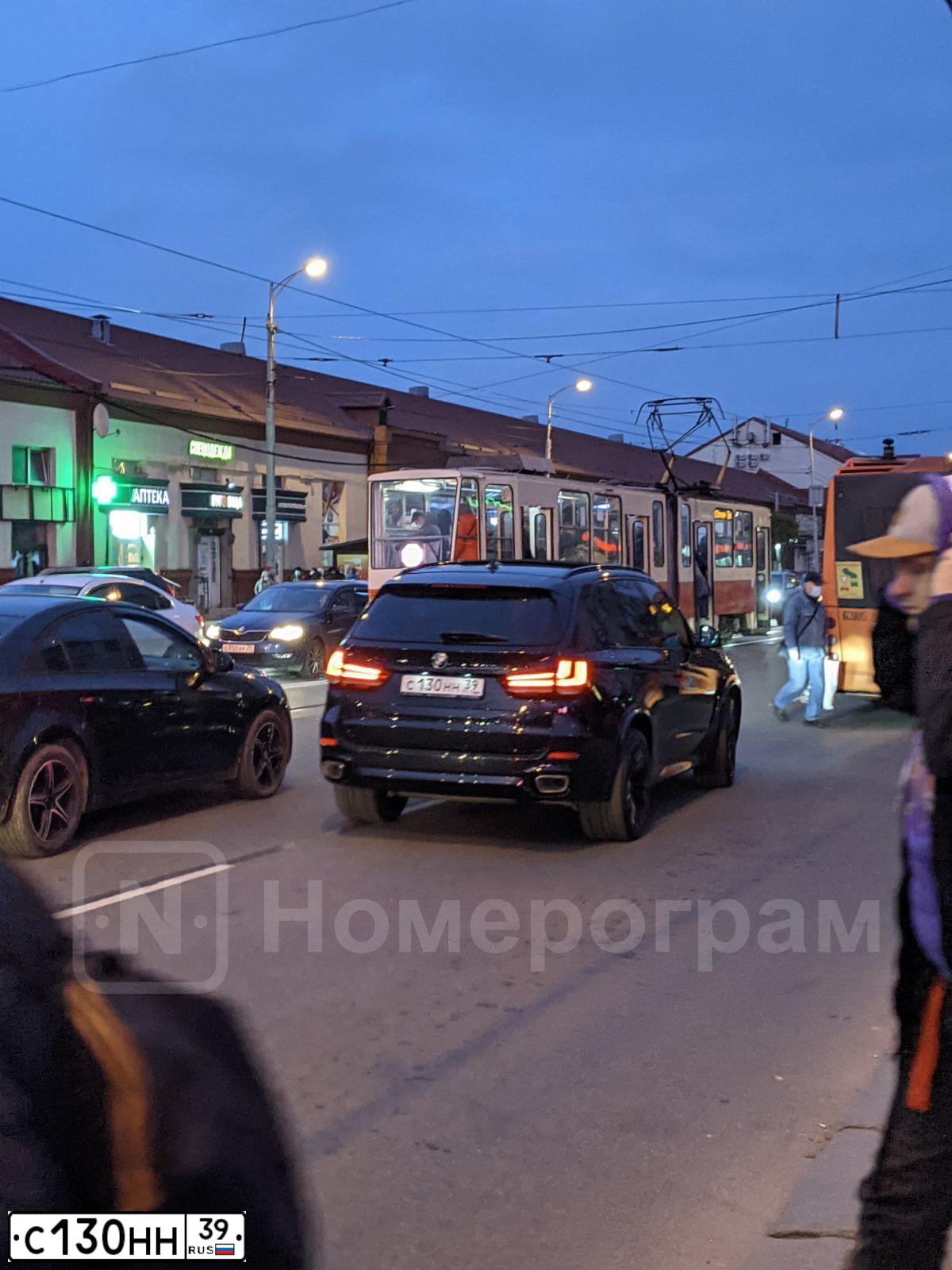 Фото автомобиля BMW X5, 2015 — госномер С130НН39. Цвет: ЧЕРНЫЙ