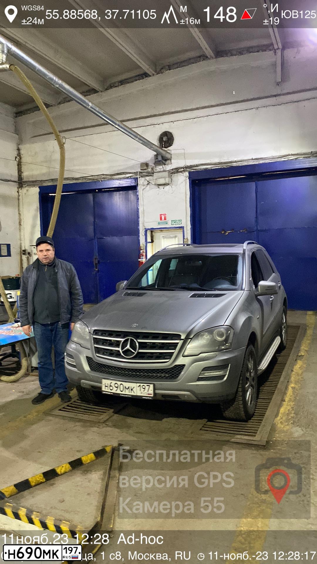 Фото автомобиля MERCEDES M-KLASSE, 2011 — госномер У323АМ799. Цвет: Серый