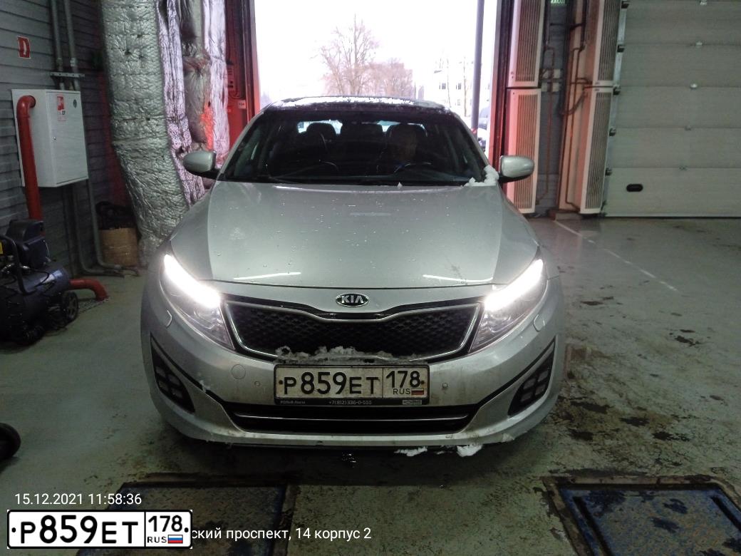Фото автомобиля KIA MAGENTIS / OPTIMA, 2014 — госномер Р859ЕТ178. Цвет: Серебристый